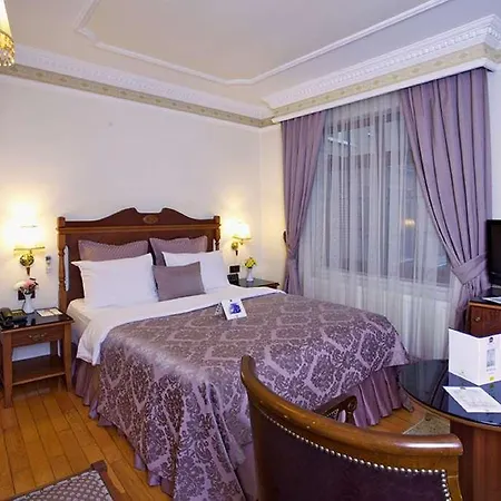 Western Empire Palace & 4*