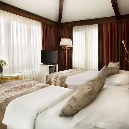Western Empire Palace & Hotel 4*