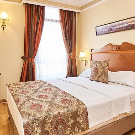 Western Empire Palace & מלון 4*