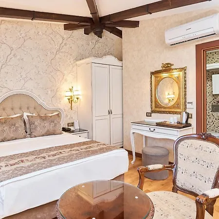 Hotel Western Empire Palace & 4*