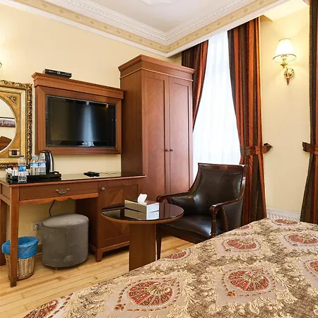 מלון Western Empire Palace &