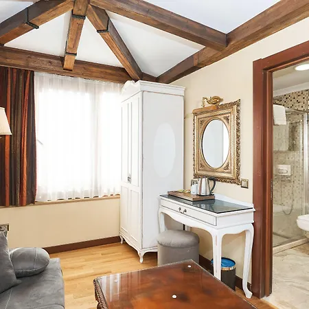 Western Empire Palace & Istambul